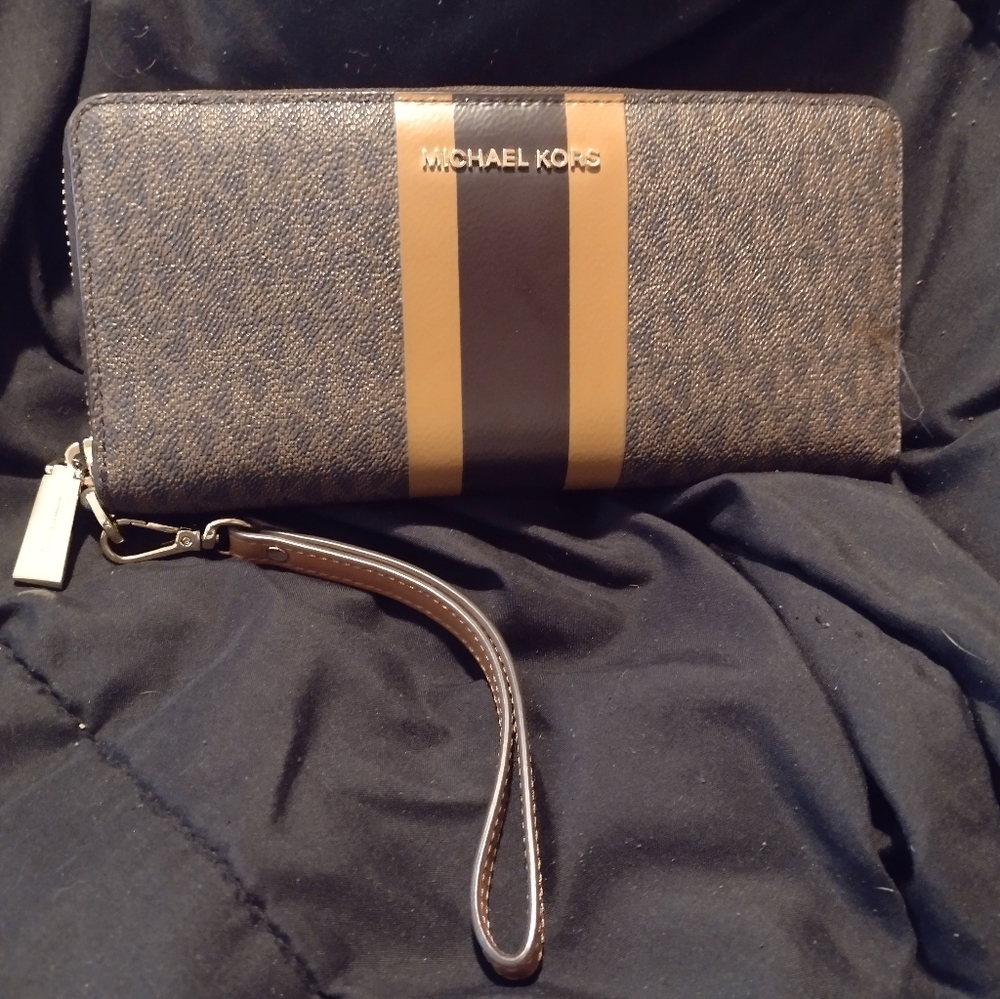 Michael Kors Wristlet